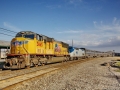 Amtrak_0072_South_Train_21_Meets_UP_3865_North_Train_22_Temple_TX_02-21-11_002